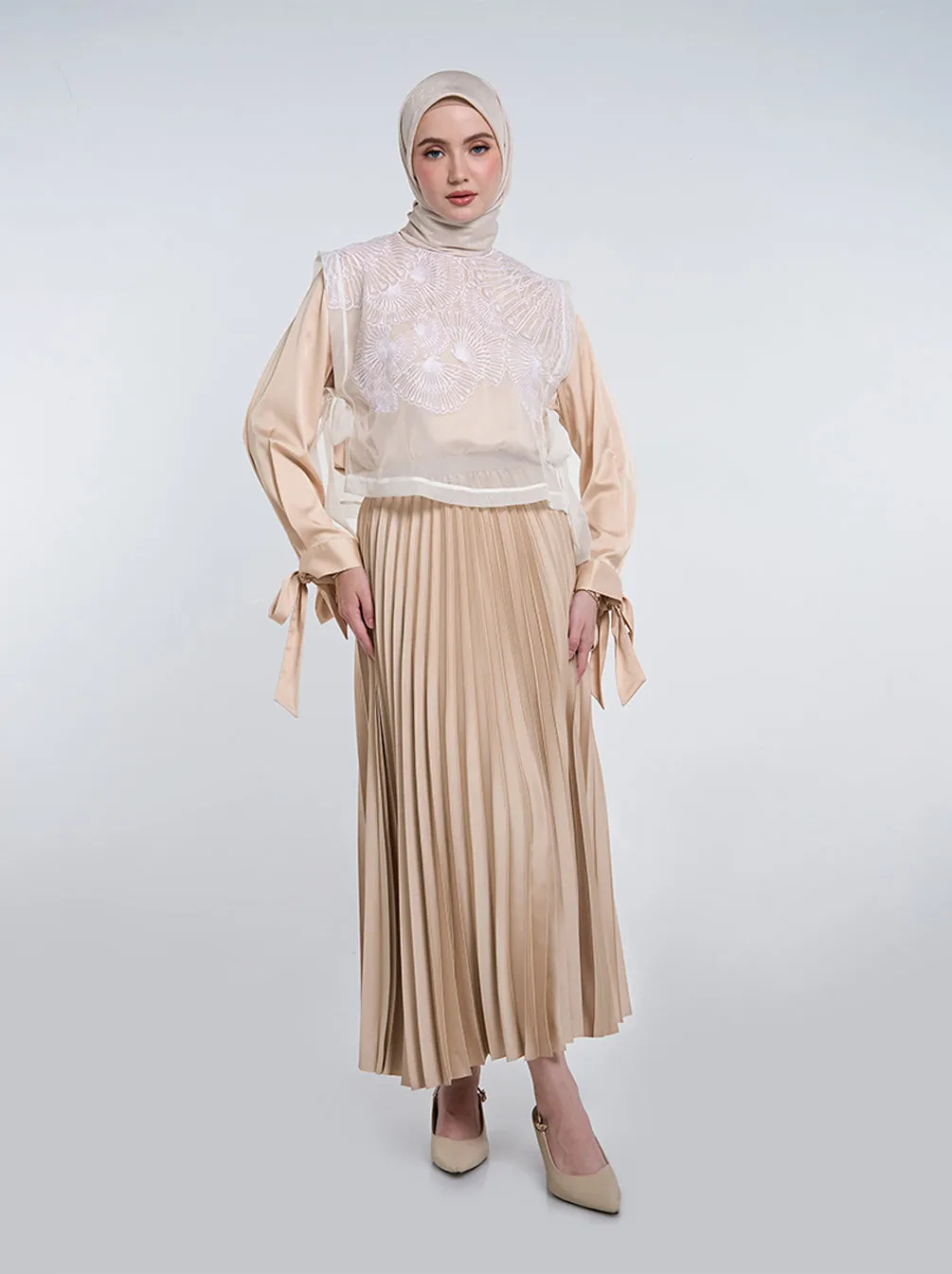 LYAN EMBROIDERY OUTER WHITE