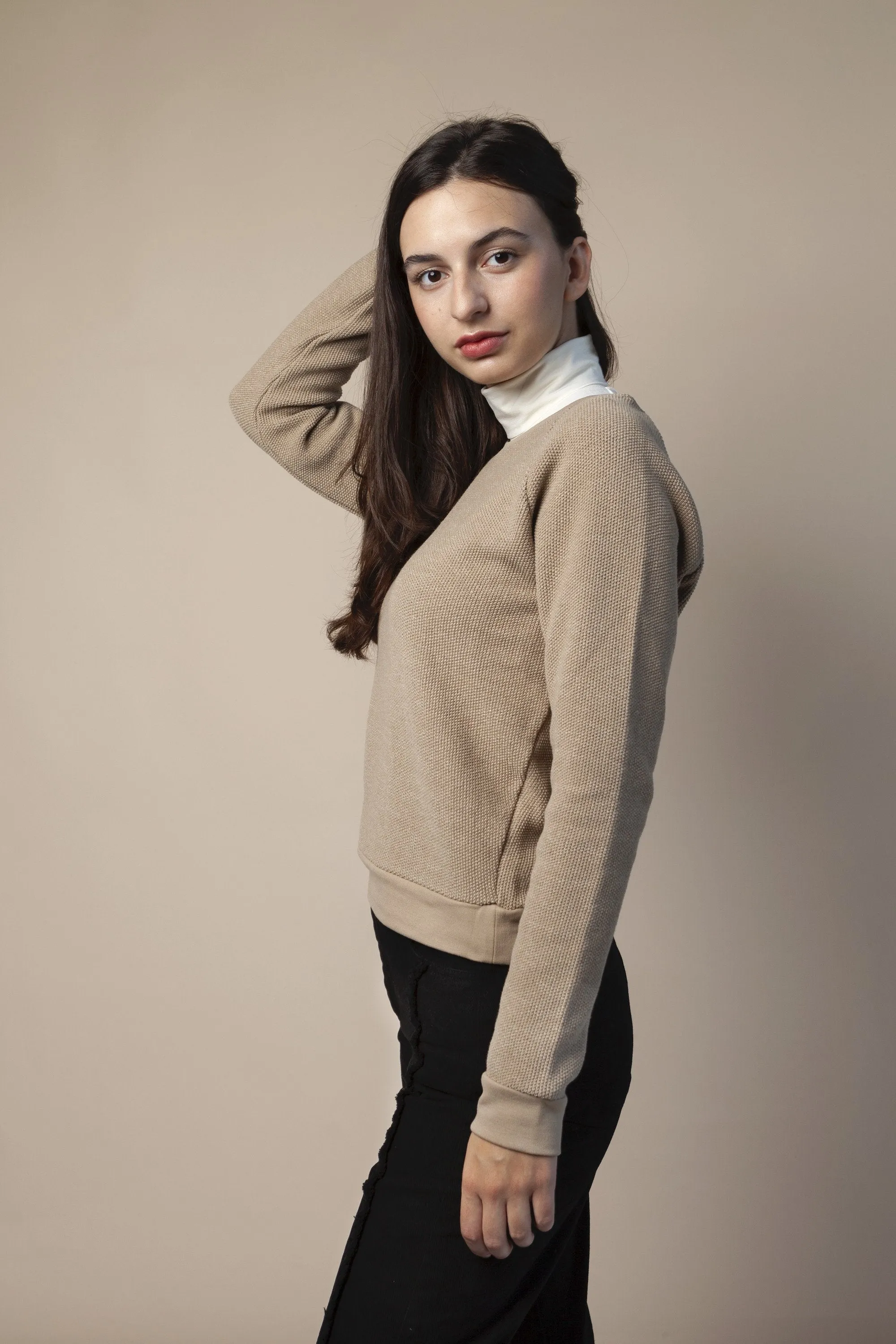 tari jumper knotted beige